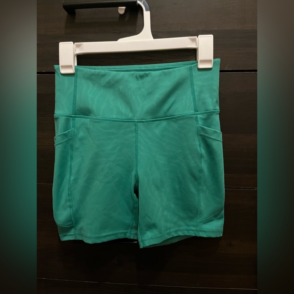 Nicole miller sport biker shorts green medium